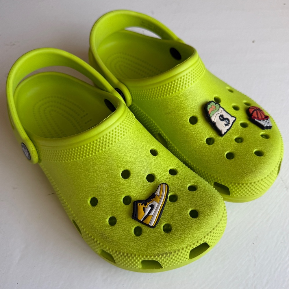 Crocs Lime Green + Jibbitz M - 3, W - 5